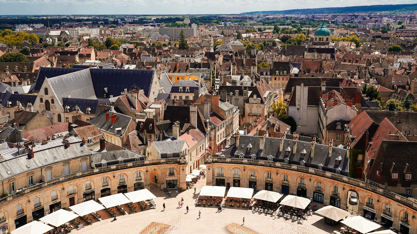 La place de la Libération à Dijon, vue du ciel